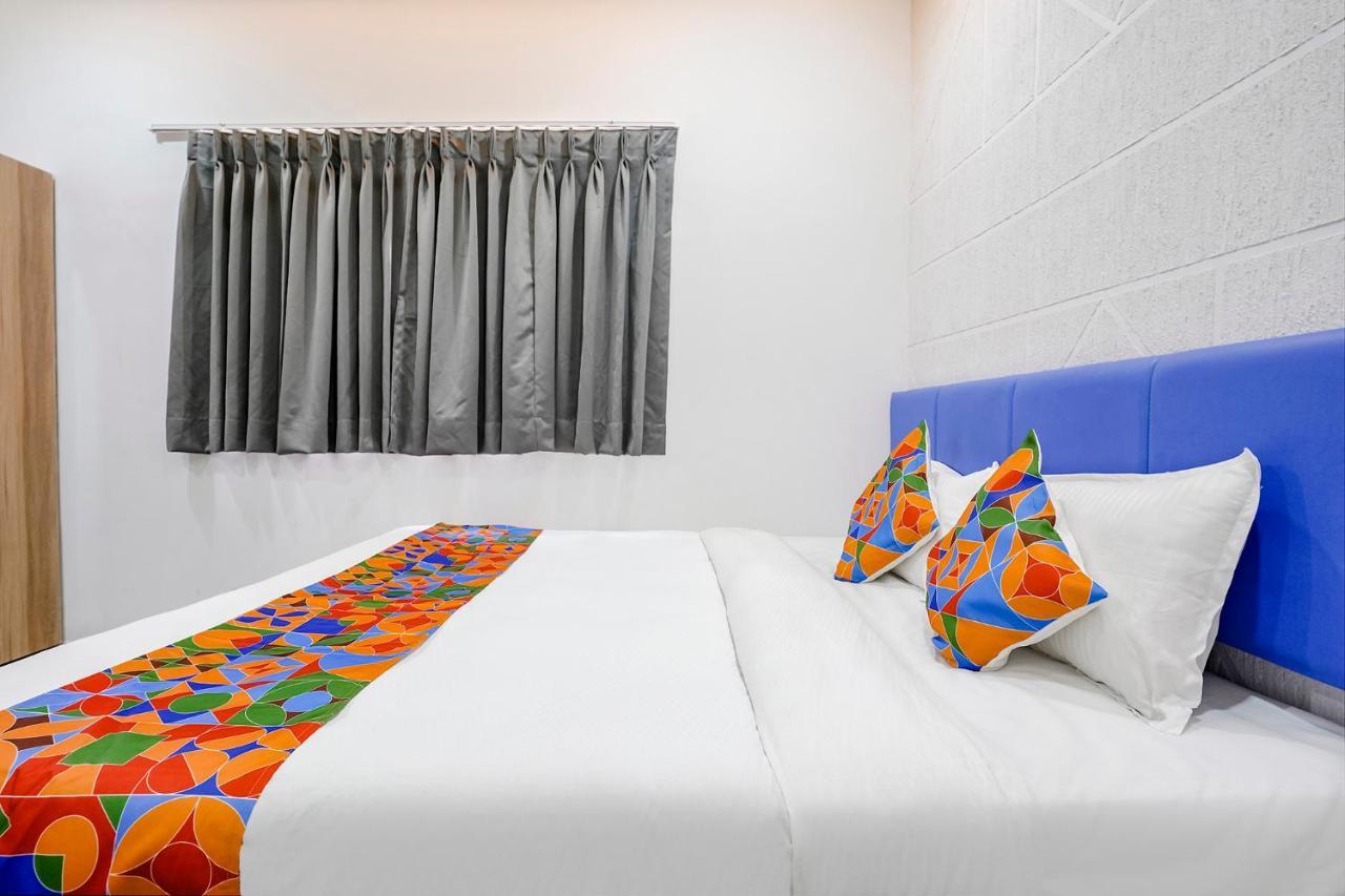 Fabhotel Vrundavan, Athwa Bhatha Exterior foto