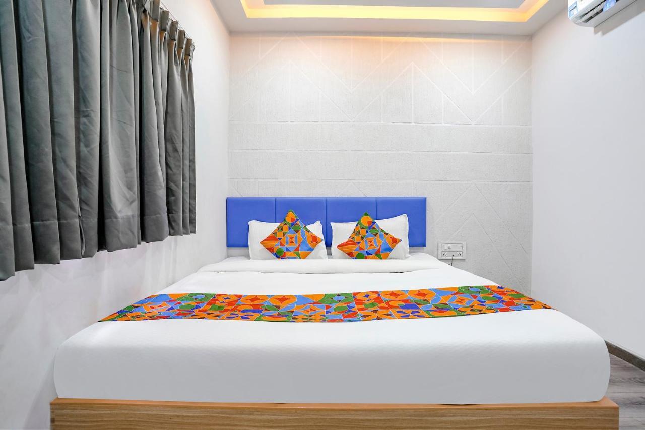 Fabhotel Vrundavan, Athwa Bhatha Exterior foto