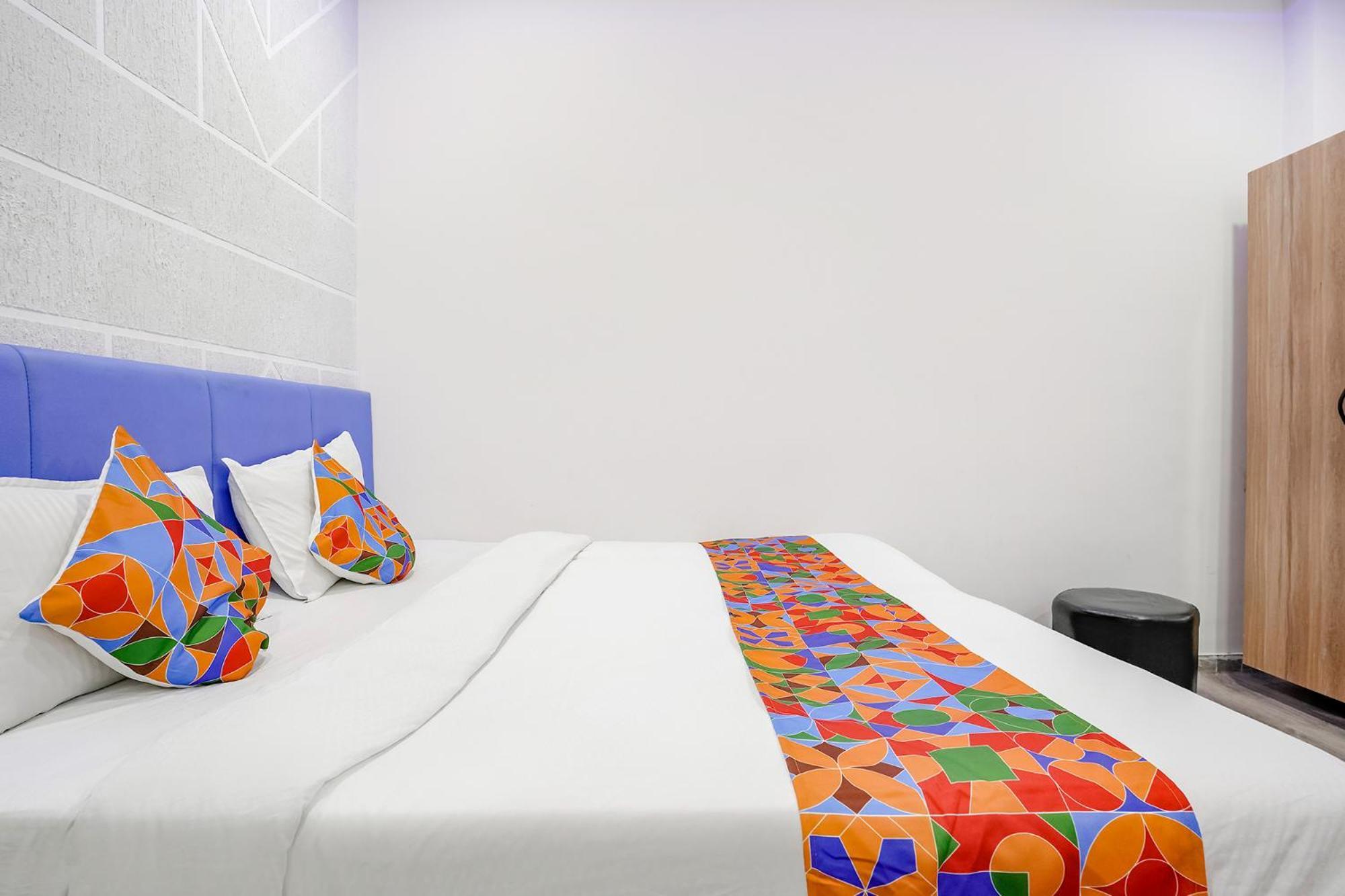 Fabhotel Vrundavan, Athwa Bhatha Exterior foto
