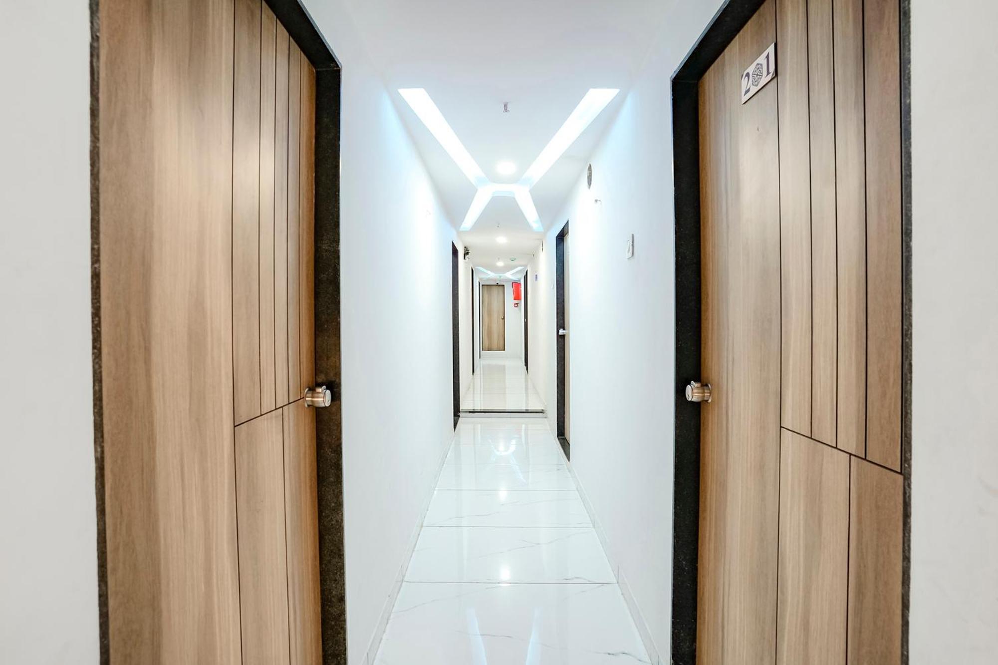 Fabhotel Vrundavan, Athwa Bhatha Exterior foto