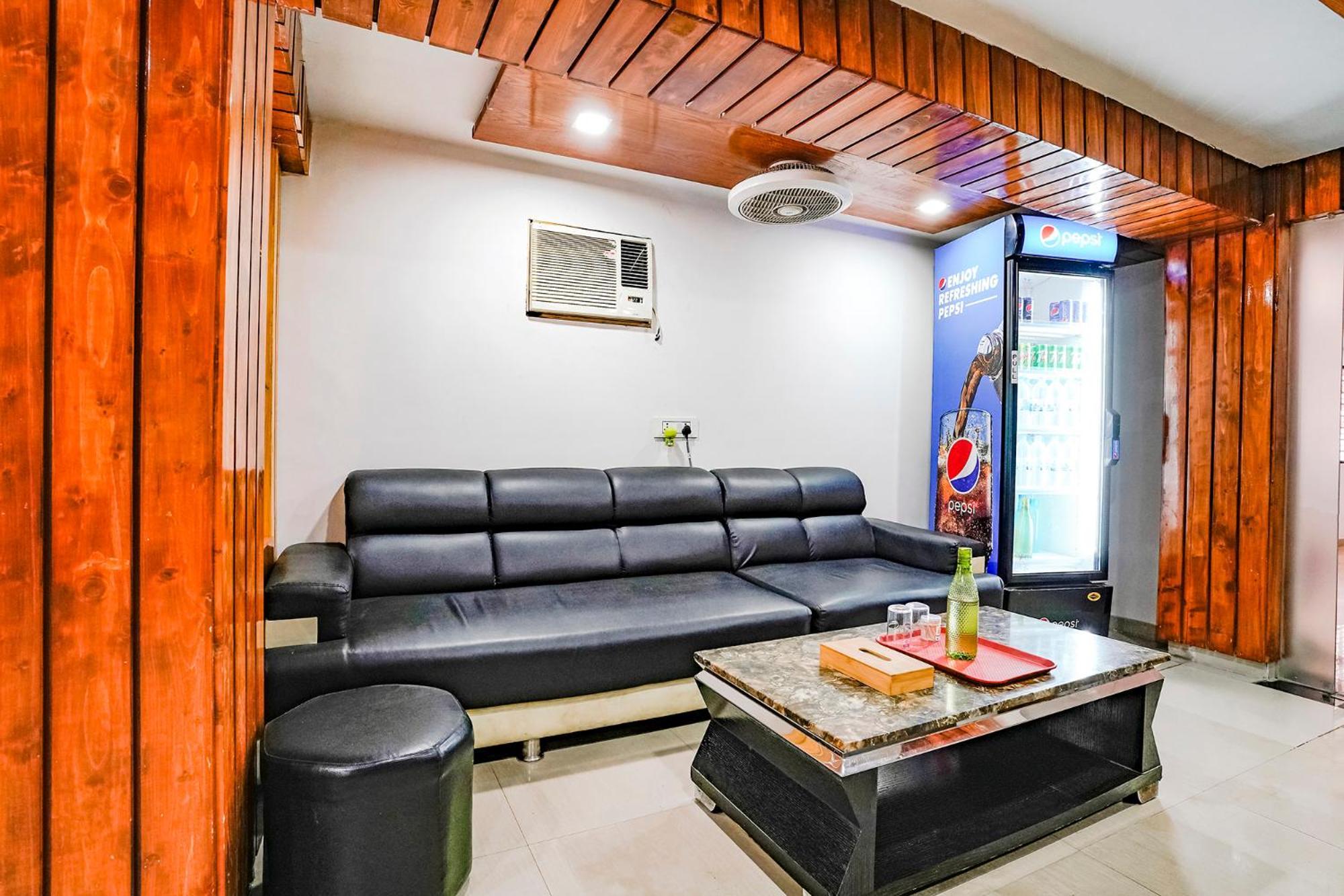 Fabhotel Vrundavan, Athwa Bhatha Exterior foto